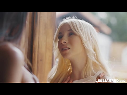 ❤️ Jenta kommer hjem noen måneder senere og ender opp med å spise stemorens fitte Pornovideo hos oss ️❤