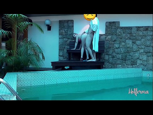 ❤️ Sjef inviterer hushjelp til bassenget, men kunne ikke motstå en varm Pornovideo hos oss ️❤