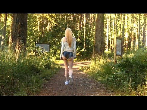 ❤️ Vakker kvinne beveger seg sakte, ikke nakenvideo Pornovideo hos oss ️❤