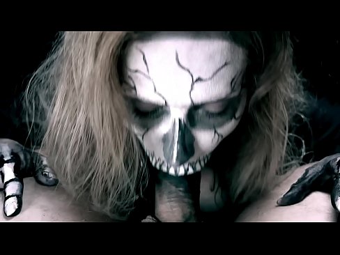 ❤️ Demon jente suger kuk med sin svarte munn og svelger cum. Pornovideo hos oss ️❤
