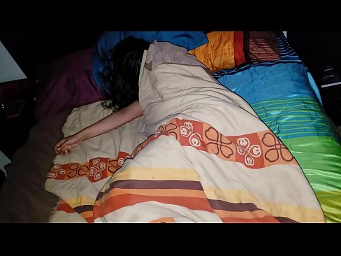 ❤️ Stesønn skjelter ut sin unge stemor mens hun sover. Pornovideo hos oss ️❤